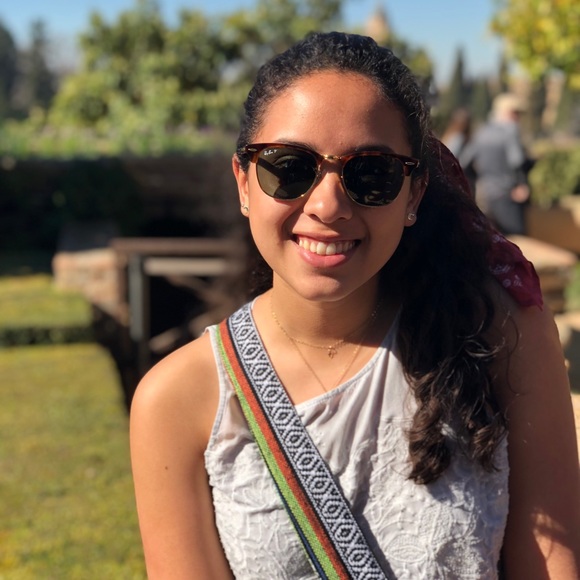 Meet your Posher, Paula - Picture 2 of 3